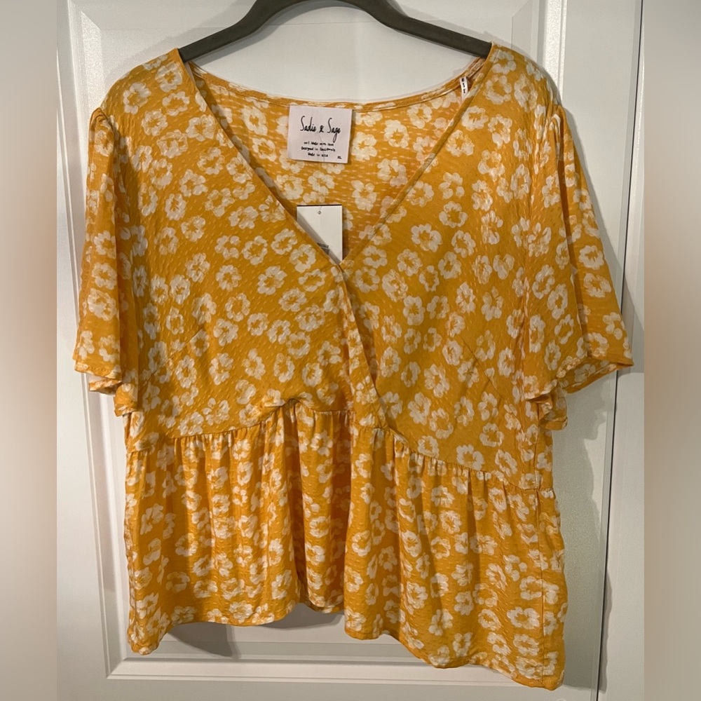 NWT Sadie & Sage Yellow Floral Peplum Top- XL